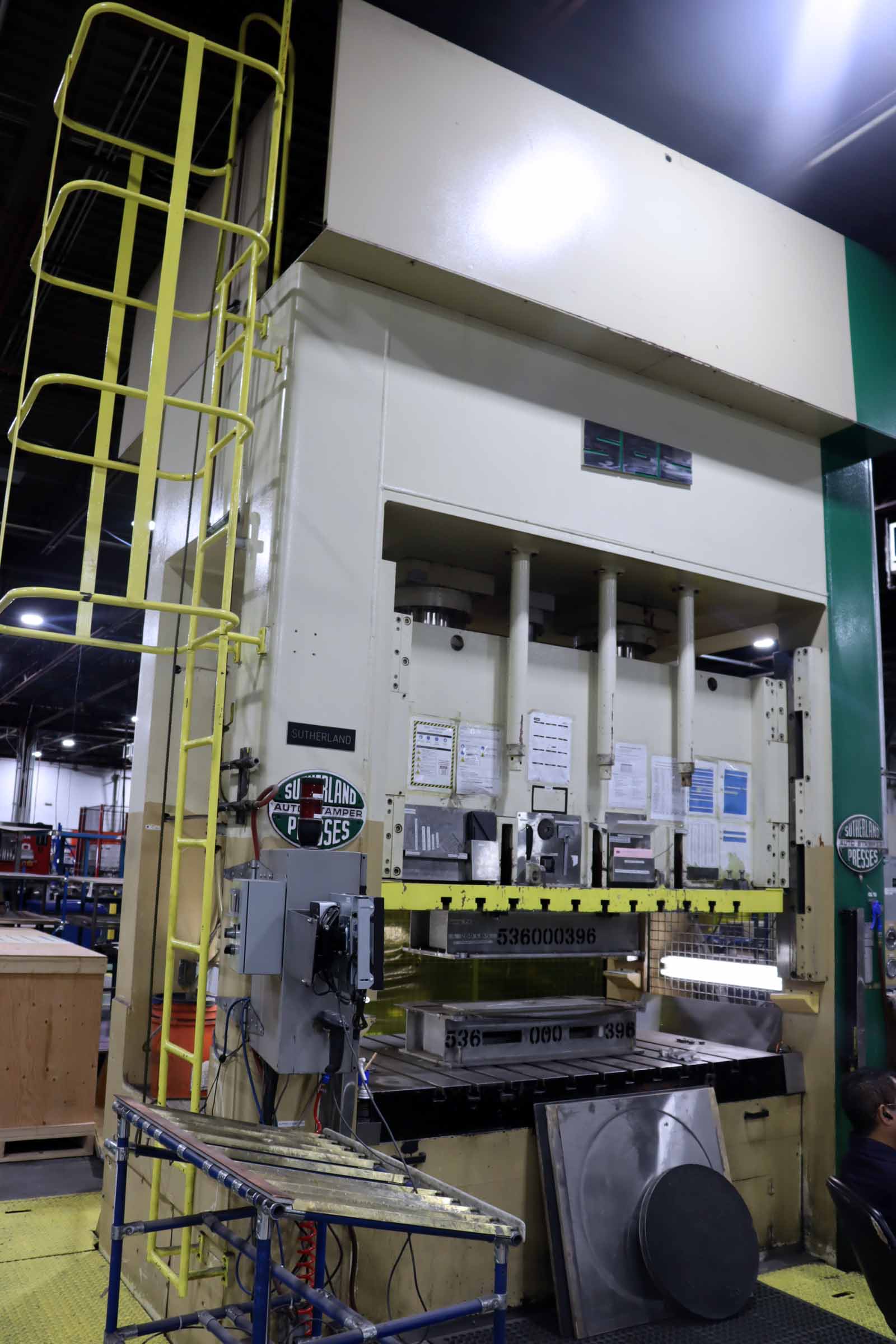 used-Hydraulic-Press--Sutherland-SD3-300-84-48-C-for-sale